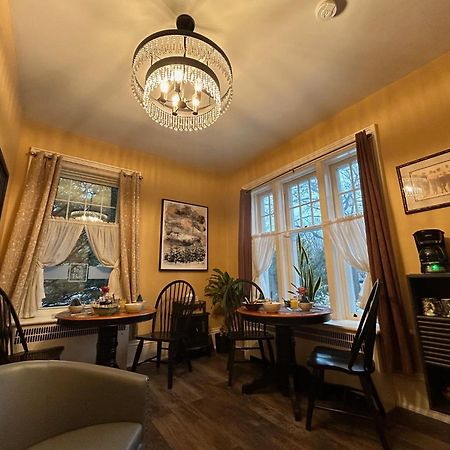 The Inn On Bay Gravenhurst Exterior foto
